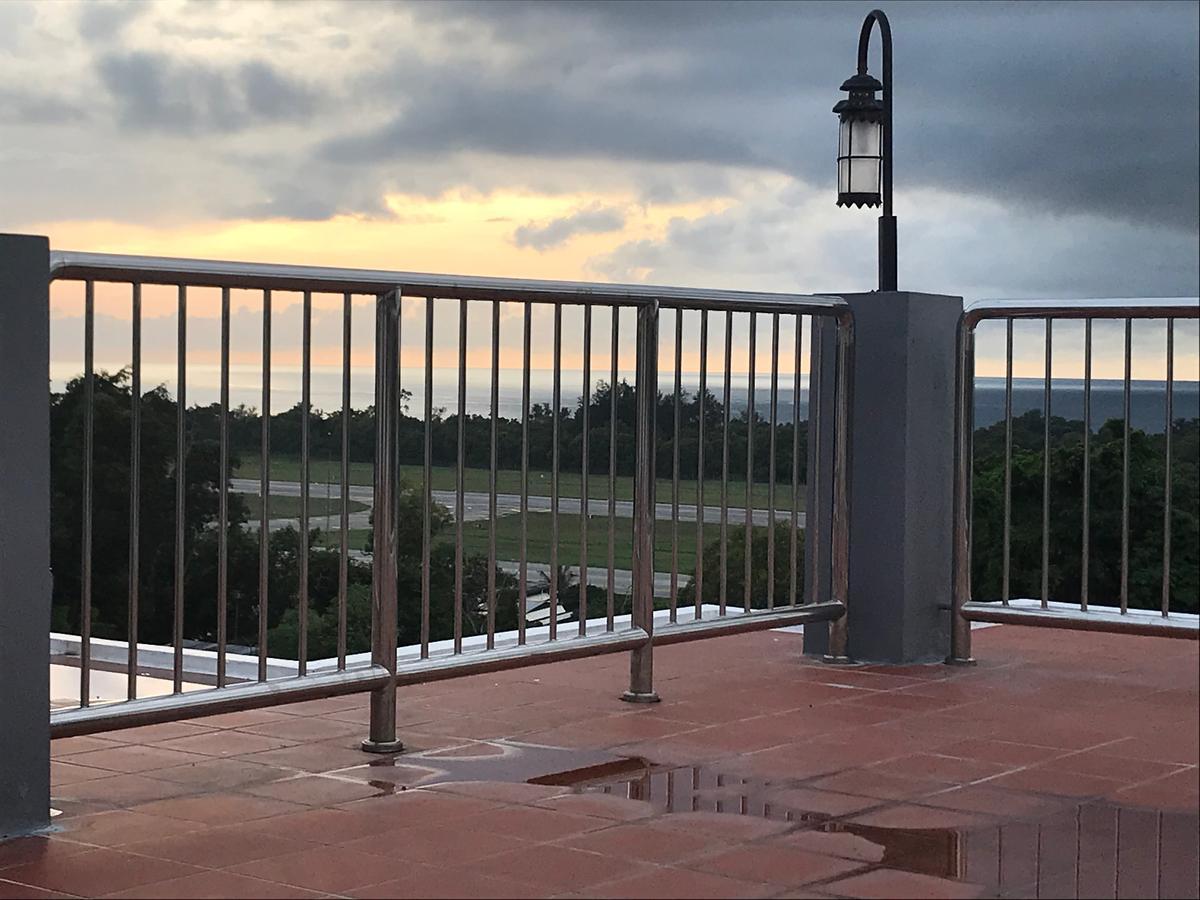 Sunset Seaview Vacation @ Crystal Rumah percutian
